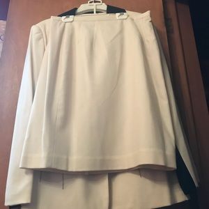 Two toned ladies suit